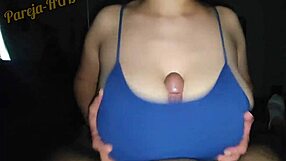 Едрата ми латинка съседка загуби облог и ми направи див тит джоб