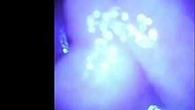 मेरी मेटल ग्रैनी कैम पर वाइब्रेटर के साथ रॉक करती है