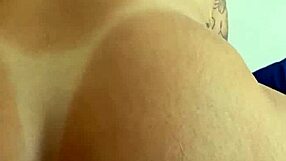 Gosto que me fode desse jeito arrega�ando o meu cu com dildo anal