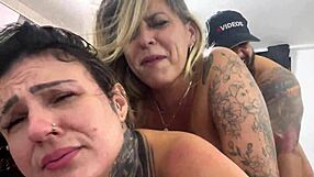 Ei, Quer Se Juntar a Nós pra um Ménage Pulsante na Cama?