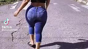 Jag träffar denna kurviga unga 18+ kvinna