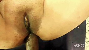 Żona Desi Indyjka dostaje twardy anal od męża w prawdziwym wiejskim filmie na zewnątrz