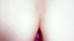 Maturemons, trebuie să mă vezi cum îmi ung pizda larg deschisă!