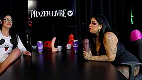 Morena演示玩具口交 - Marcelly Melo透明红色