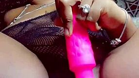 Nani Galore se la follan en el culo y se masturba