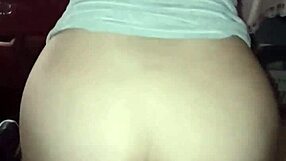 Te gustaría que se sentaran en ti en un grupo de swingers.