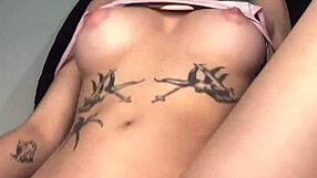 Novinha masturbando!