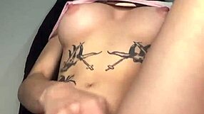 Novinha masturbando!