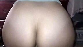 Te gustaría que se sentaran en ti en un grupo de swingers.