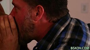 大胸熟女色情明星被红发风情猛干，脸上射满