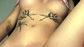 Novinha masturbando!