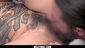 मिल्फ संदिग्ध ने पुलिस से बचने के लिए गैरेज में वाइल्ड एक्शन किया - मिल्फथीफ!