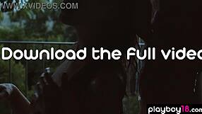 Česká milf a drobná teen Elilith Noir: Lesbické koupelnové legrace nebo víc?