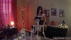 What’s step mom hiding from step dad with ally’s daughter nearby?