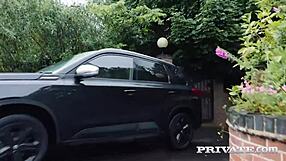 Vi a Clea Gaultier follar profundo en lencería