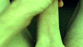 Watch this solo handjob end with a big cumshot!