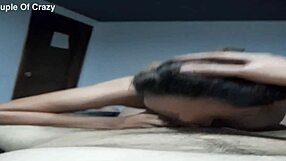 Kuuma venezuelalainen vaimo antaa äärimmäistä suuseksiä hieronnalla tukehtuessaan isoon mustaan kyrpään