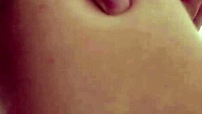 러시아 걸이 강렬한 마사지 후 하드 애널로 박혀!