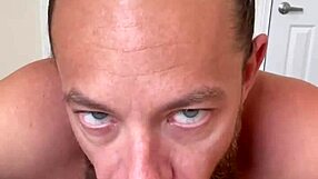 Brad Newman lèche la chatte en POV féminin 4K