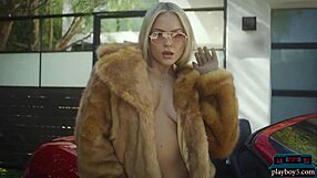 Bubble butt bbw blonde alexis texas hot striptease on top of a car