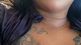 Blackvelvet gets caught masturbating her pussy 😏