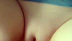 Περίεργη ετεροθαλή αδερφή πιάστηκε να αυτοϊκανοποιείται και πήρε κρέμα POV