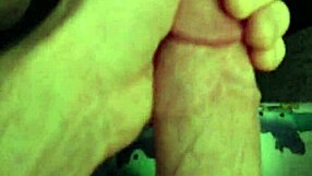 Watch this solo handjob end with a big cumshot!
