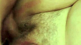 Hej, vill du se mulliga mormorn rida min hårda kuk?