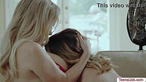 Уау, вижте прекрасната милф Chanel Camryn как я сядат на лицето на дивана!