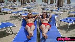 צפה בטינס קטנות עם ציצים קטנים בקומפילציה ביסקסואלית!