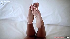 Putri cinta in unwind with asian model vibes 😊