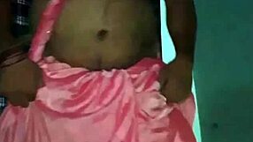 Hot Shemale Stuns with Sexy Mujra Dance in Saree