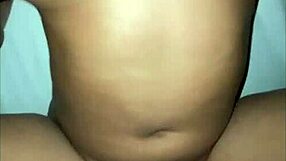 हॉट देसी बेब का वायरल वीडियो, उसका डीपथ्रोट देखना बंद नहीं कर पा रहा!