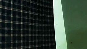 Hot Shemale Stuns with Sexy Mujra Dance in Saree