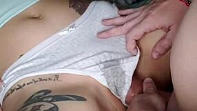 MEIO IRMÃO ESFREGOU O PAU NA MINHA CALCINHA ATÉ ME DEIXAR ENCHARCADA DEPOIS ENFIOU TUDO DE UMA VEZ!