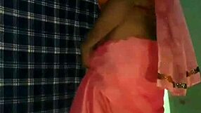 Hot Shemale Stuns with Sexy Mujra Dance in Saree