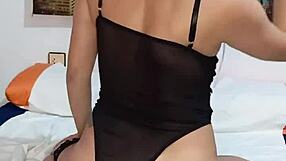 Big ass colombian masturbates and shakes her ass for you