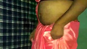 Hot Shemale Stuns with Sexy Mujra Dance in Saree