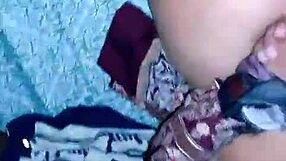 Stor-Røv DesiWife Driller med Kæmpe Kurver i Køkkenet 2024 Video