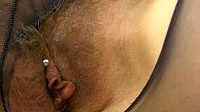 Aman Tanrım! Alman Milf Kristine Vahşi Erişim İçin Külotlu Çorap Yırtıyor