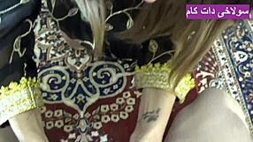 Echte hausgemachte afghanische Schlampe mit enger Muschi und großem Arsch bekommt Monster-Schwanz