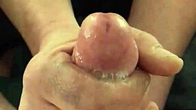 Первый раз с простатой — это дико, пока подруга дрочит мой огромный член