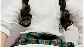 जवान स्कूलगर्ल 18+ बड़ी गांड वाली यूनिफॉर्म में मस्ती करती है तीव्र ऑर्गेज्म के लिए