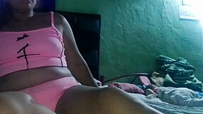 me masturbo mientras el viejo de mi padrastro me mira y se toca la polla