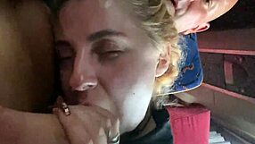 Wtf, ohne Ticket erwischt und gezwungen, dem Kontrolleur einen zu blasen!