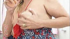 I shows my pussy to guys who wanna fucks me.