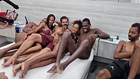 أنا وراء الكواليس في نيك جماعي جامح مع ياسمين ريبيرو وأفروديت هوتوايف