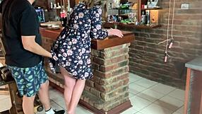 Горячая милфа попалась на подглядывании под юбку перед страстным блондинистым трахом