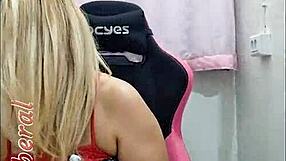 I shows my pussy to guys who wanna fucks me.