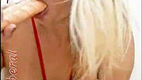 I shows my pussy to guys who wanna fucks me.